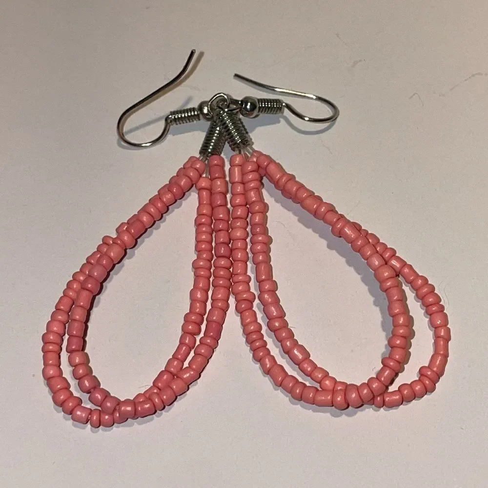 Two sets of beaded earrings - Picture 2 of 3